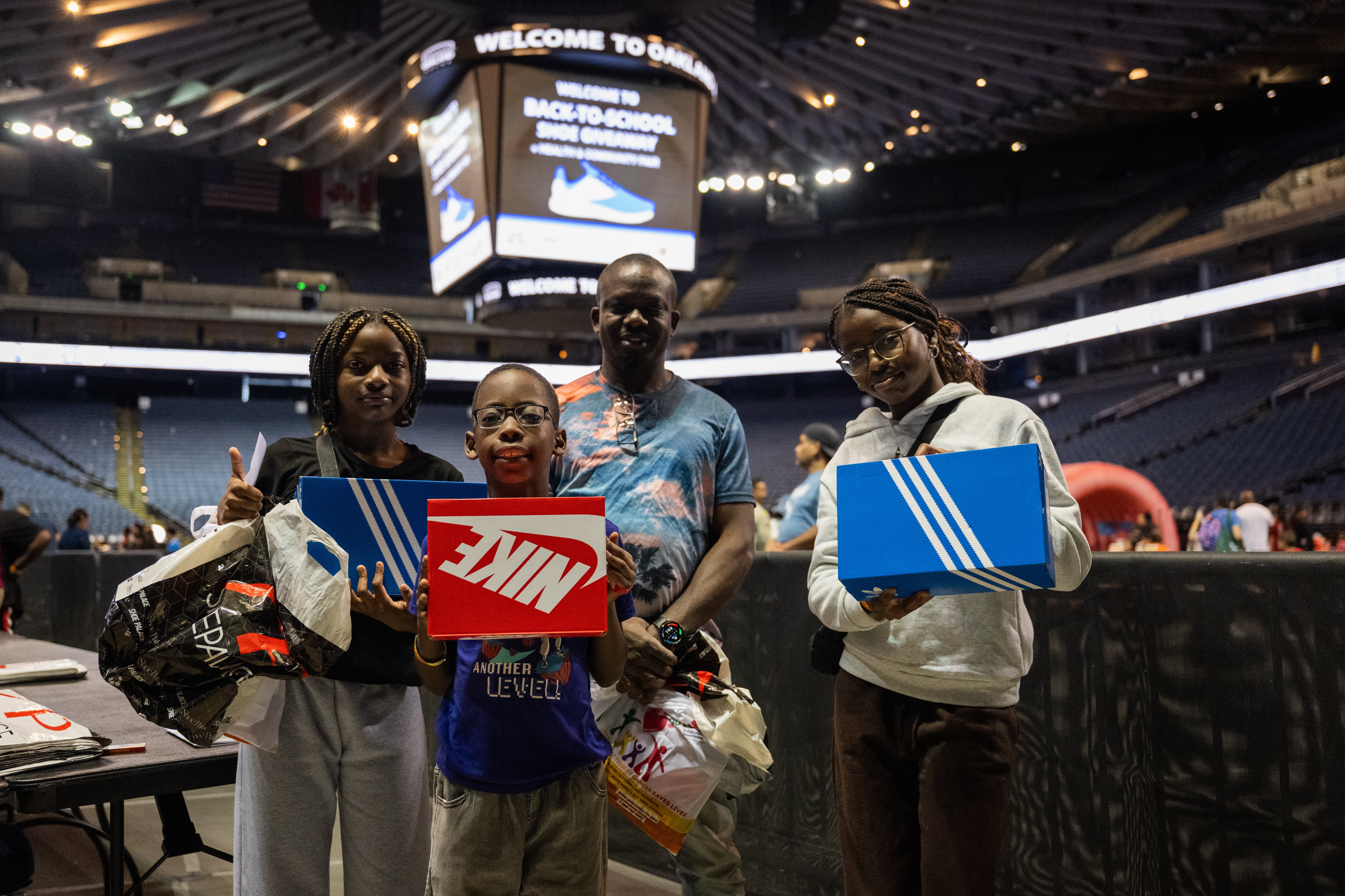 Tuite_ShoeGiveaway_OaklandArena_082325-31.jpg